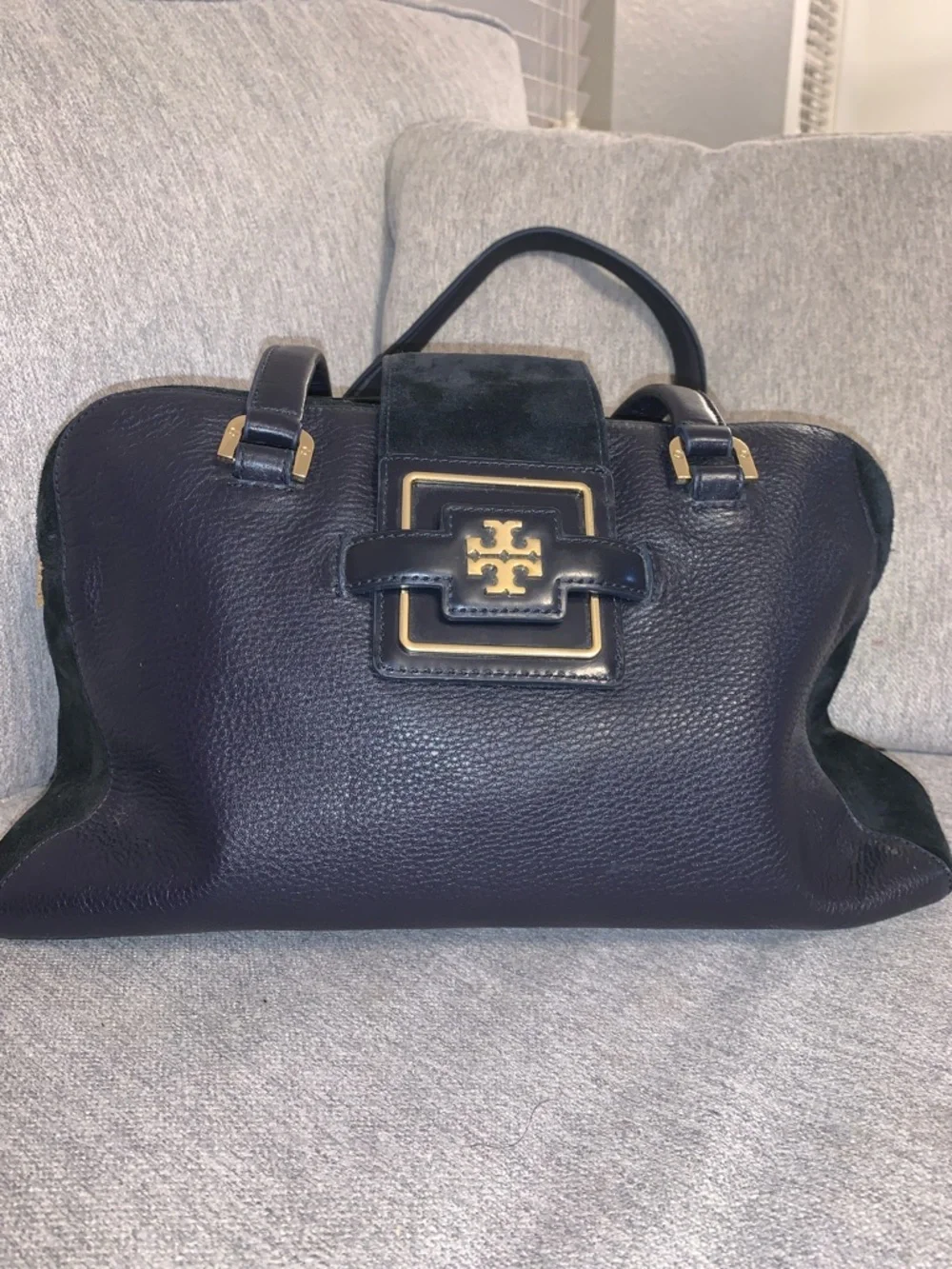 Tory Burch Black & Navy Blue Leather & Suede Top-Handle Shoulder Bag w/Gold Logo - Picture 4 of 12